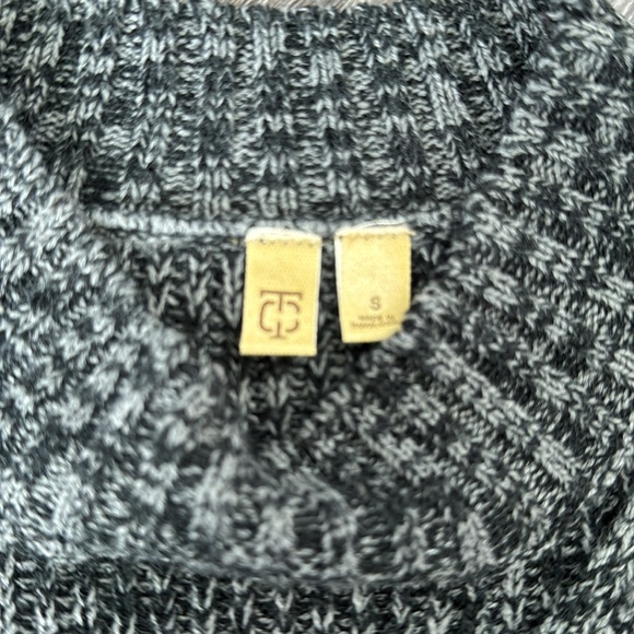 black and gray sweater with neck cut out - Picture 2 of 3